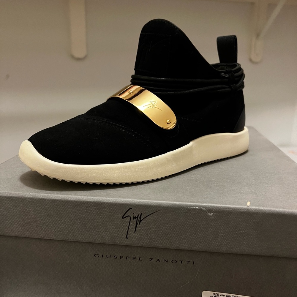 Giuseppe Zanotti women’s tennis